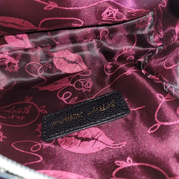 Betsey Johnson Black & White Small Handbag - Picture 4 of 4